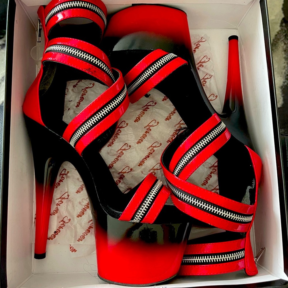 PLEASER BLACK PATTERN/RED HEELS